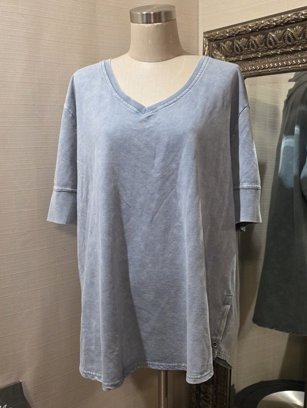 Jane+Delancey • Blue V-Neck Relaxed Fit Top. Sz XL. NWT.